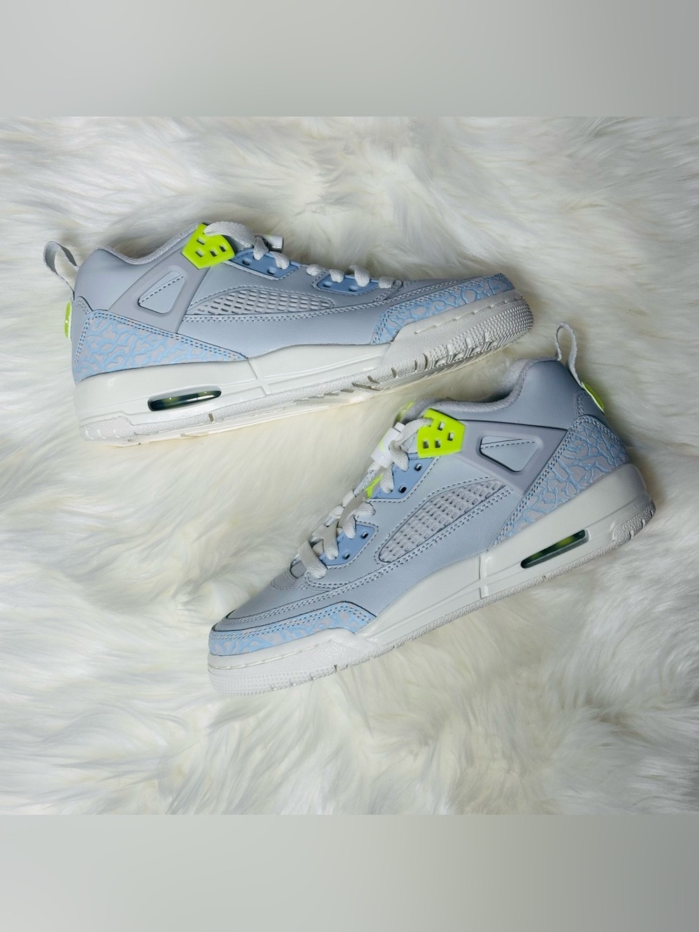 NWOT NO BOX Jordan Spizike Low in a Photon Dust, Volt, and Aluminum colorway